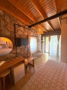 Ayvalık Stone Retreat in Küçükköy