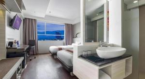 Royal Bay Hotel Makassar