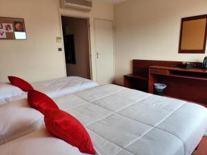 Hotels Hotel Saint Jacques : Chambre Triple