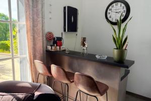 LEMERAUDE suite lake view swimming pool beach 10 min walk away