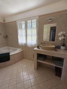 LEMERAUDE suite lake view swimming pool beach 10 min walk away