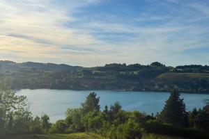 Maisons de vacances L-EMERAUDE suite lake view swimming pool beach 10 min walk away : photos des chambres
