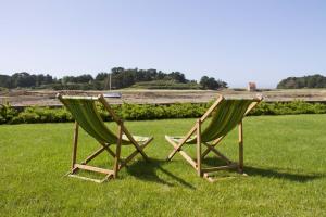 Reposant, Calme, Vue Mer imprenable à 2 m de leau, Petit Port Typique Breton