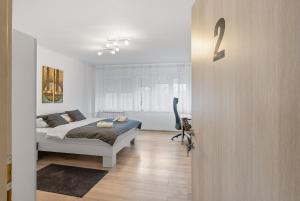 Close to the Main Bus Station - cozy and modern private rooms Elena with shared areas
