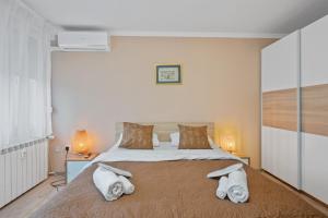 Close to the Main Bus Station - cozy and modern private rooms Elena with shared areas