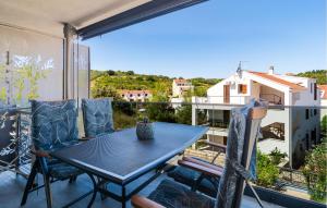 1 Bedroom Lovely Apartment In Sutivan