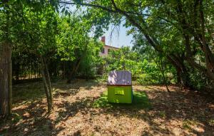 2 Bedroom Lovely Apartment In Valbandon 