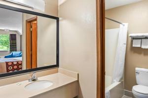 King Room - Non-Smoking room in Super 8 by Wyndham Brownsburg