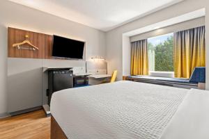 Queen Room - Non-Smoking room in Microtel Inn and Suites - Salisbury