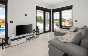 Gorgeous Home In Zminj 