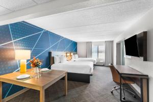 Queen Suite with Two Queen Beds - Non-Smoking room in Comfort Suites Austin Airport