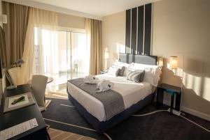 1 Double Bed, Deluxe Village View, Non-Smoking room in Tryp Lisboa Caparica Mar