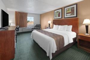 King Room - Non-Smoking room in Quality Inn & Suites Conference Center and Water Park