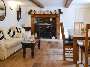 Knotty Corner Cottage