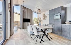 Awesome Home In Kerkdriel With Wifi