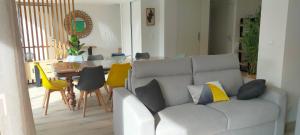 Gite des Gônes - Gîte climatisé à 15 min de Lyon avec jardin et parking privé