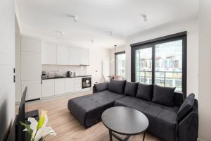 Towarowa Towers Deluxe Studios by BookingHost