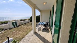 Appartements Saint Palais sur Mer - APPARTEMENT VUE MER en rez-de-chaussee - CORNICHE DE NAUZAN : photos des chambres