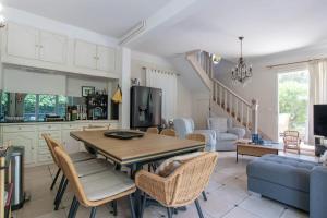 Large house with garden near the sea