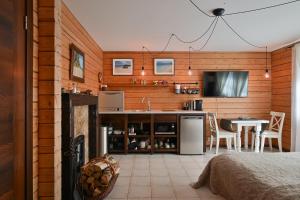 Romantic cozy house Kirzacinas pirts with sauna close to seaside