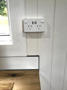 Bee Farm Off-Grid Tiny Home Stay