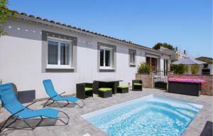 Maisons de vacances Awesome Home In Morieres Les Avignon : photos des chambres