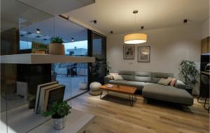 Beautiful Home In Slivno With Wifi 