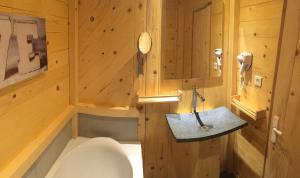 B&B / Chambres d'hotes Relais Mont Jura Adults Only : photos des chambres