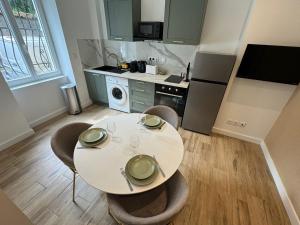 Appartements Natural chic-T2 carre de soie -Medipole- Astroballe : Appartement 2 Chambres