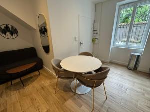 Appartements Natural chic-T2 carre de soie -Medipole- Astroballe : photos des chambres