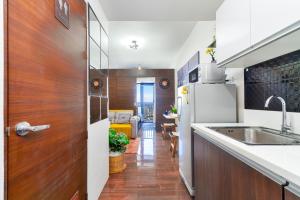 1BR Staycation at AIR Residences Makati City