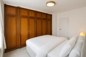 Luxury Kensington 1-Bed Flat with Private Patio, Kensington, W8