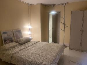 1 Bed Nr IKEA 15Mins to Airport