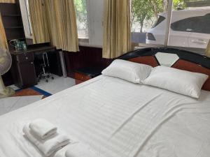 Home Rama 4 near BTS Thong Lor - 3hvězdičkové hotely ve městě Khlong Toei