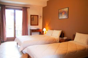 Triple Room with Lake View room in Hotel Odysseas