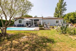 Maisons de vacances L’Ame des Vignes - Climatisee avec piscine : photos des chambres