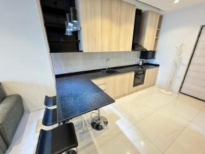 Modern Spacious Apartment