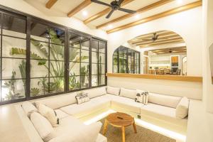 Luxe Mediterranean 2BR Uluwatu Villa, Beach 2 mins