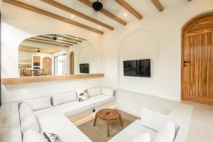 Luxe Mediterranean 2BR Uluwatu Villa, Beach 2 mins