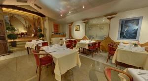 Hotels Logis Hotel de Paris : photos des chambres