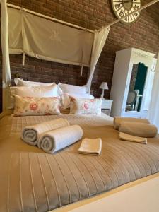 Maisons d'hotes Aux dependances du Chateau de Bussemont : Chambre Double - Vue sur Jardin