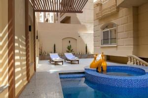 Stylish 2BR Ensuite Terrace Pool