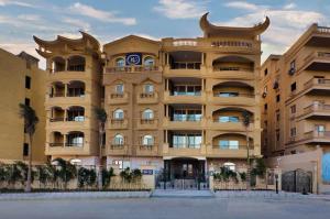 Stylish 2BR Ensuite Terrace Pool