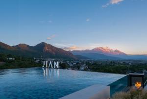 Lijiang Jijian Xiangwang SOOOAN Luxury Resort Hotel - 5hvězdičkové hotely ve městě Li-ťiang