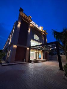 Anandi Bhawan by Paandora