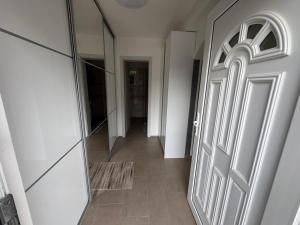 Koper apartma okolica