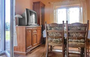 3 Bedroom Gorgeous Home In Jezierzany