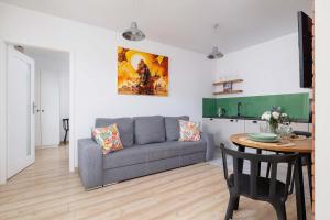 Stylish Apartment Dietla with Balcony in Kraków by Noclegi Renters