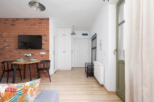 Stylish Apartment Dietla with Balcony in Kraków by Noclegi Renters