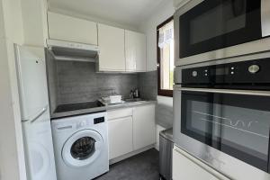 Modern apartment with direct beach access